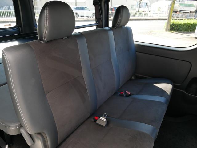ハイエースバン スーパーＧＬ　ダークプライムＩＩ　ＦＬＥＸ　ＲｅＣｌａｓｓｉｃフェイス　ＣｌａｓｓｉｃＬＥＤテール　ベッドキット　１６インチＣｌａｓｓｉｃホイール　パノラミックビュー　純正７型ナビ　フルセグＴＶ　Ｔセーフティ　エンジンカバー　禁煙（35枚目）