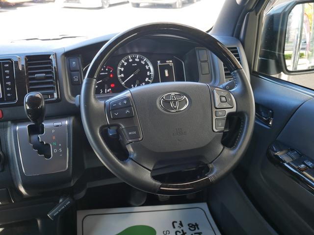 ハイエースバン スーパーＧＬ　ダークプライムＩＩ　ＦＬＥＸ　ＲｅＣｌａｓｓｉｃフェイス　ＣｌａｓｓｉｃＬＥＤテール　ベッドキット　１６インチＣｌａｓｓｉｃホイール　パノラミックビュー　純正７型ナビ　フルセグＴＶ　Ｔセーフティ　エンジンカバー　禁煙（40枚目）