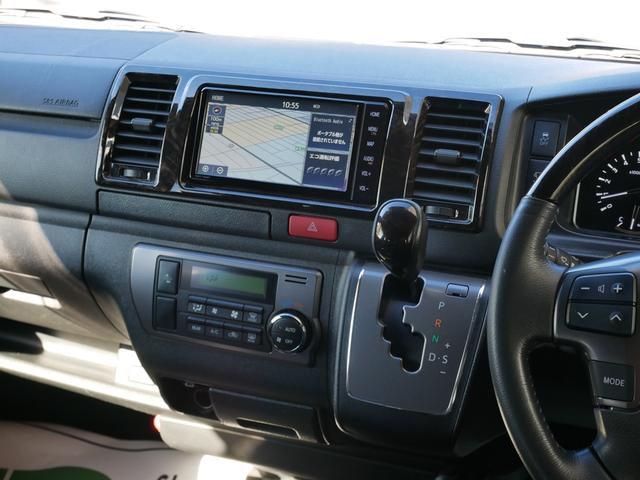 ハイエースバン スーパーＧＬ　ダークプライムＩＩ　ＦＬＥＸ　ＲｅＣｌａｓｓｉｃフェイス　ＣｌａｓｓｉｃＬＥＤテール　ベッドキット　１６インチＣｌａｓｓｉｃホイール　パノラミックビュー　純正７型ナビ　フルセグＴＶ　Ｔセーフティ　エンジンカバー　禁煙（43枚目）