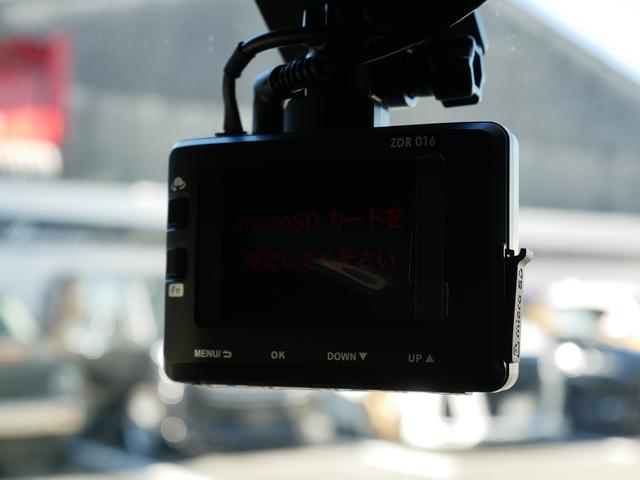 ハイエースバン スーパーＧＬ　ダークプライムＩＩ　ＦＬＥＸ　ＲｅＣｌａｓｓｉｃフェイス　ＣｌａｓｓｉｃＬＥＤテール　ベッドキット　１６インチＣｌａｓｓｉｃホイール　パノラミックビュー　純正７型ナビ　フルセグＴＶ　Ｔセーフティ　エンジンカバー　禁煙（58枚目）