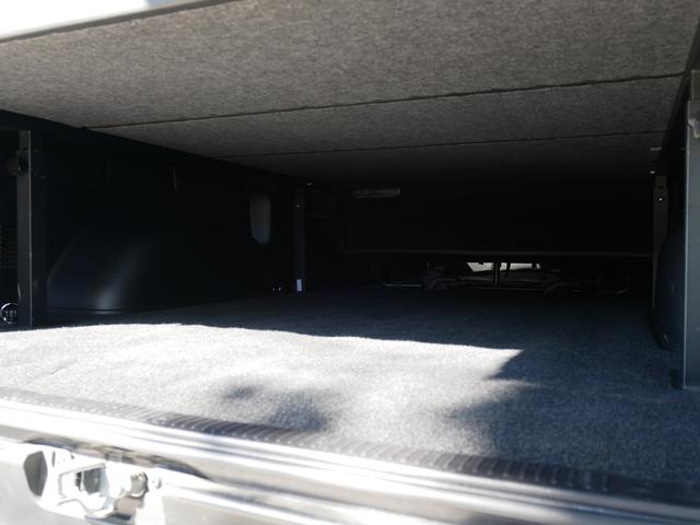 ハイエースバン スーパーＧＬ　ダークプライムＩＩ　ＦＬＥＸ　ＲｅＣｌａｓｓｉｃフェイス　ＣｌａｓｓｉｃＬＥＤテール　ベッドキット　１６インチＣｌａｓｓｉｃホイール　パノラミックビュー　純正７型ナビ　フルセグＴＶ　Ｔセーフティ　エンジンカバー　禁煙（66枚目）