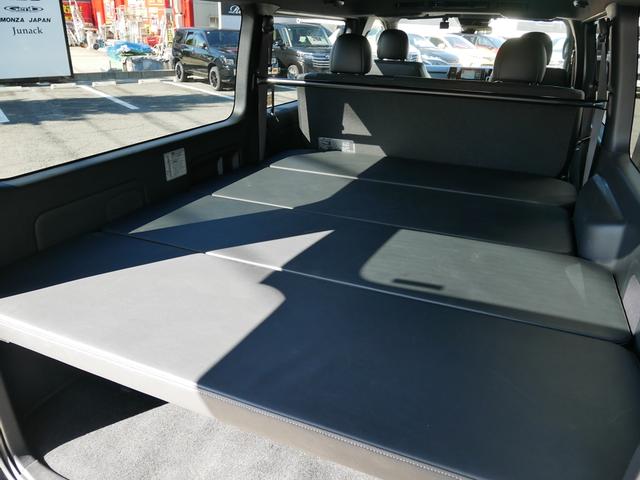 ハイエースバン スーパーＧＬ　ダークプライムＩＩ　ＦＬＥＸ　ＲｅＣｌａｓｓｉｃフェイス　ＣｌａｓｓｉｃＬＥＤテール　ベッドキット　１６インチＣｌａｓｓｉｃホイール　パノラミックビュー　純正７型ナビ　フルセグＴＶ　Ｔセーフティ　エンジンカバー　禁煙（68枚目）