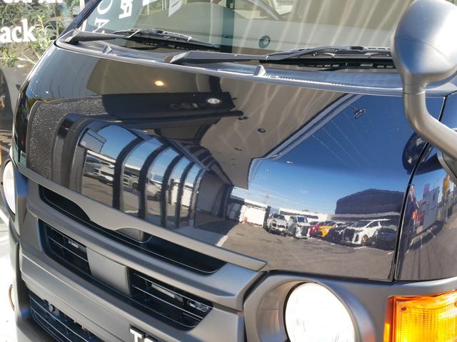 ハイエースバン スーパーＧＬ　ダークプライムＩＩ　ＦＬＥＸ　ＲｅＣｌａｓｓｉｃフェイス　ＣｌａｓｓｉｃＬＥＤテール　ベッドキット　１６インチＣｌａｓｓｉｃホイール　パノラミックビュー　純正７型ナビ　フルセグＴＶ　Ｔセーフティ　エンジンカバー　禁煙（73枚目）