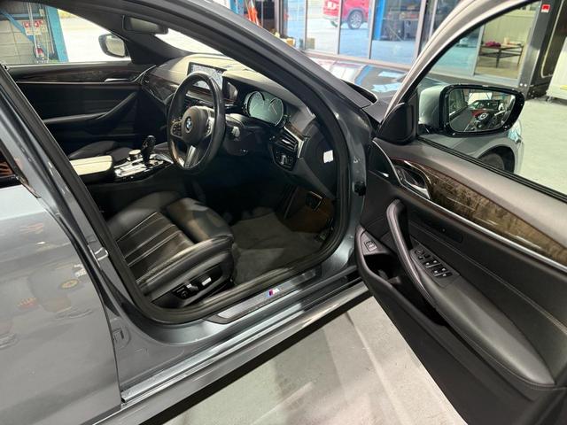 5シリーズ アルミホイール・シートヒーター・レーダークルーズコントロール・パワーリアゲート・サンルーフ・360モニター・TV・Bluetooth・禁煙・ETC・スペアキー(67枚目)