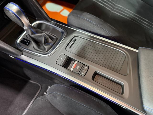 メガーヌ ＧＴ　シートヒーター・バックカメラ・禁煙・フロアマット（6枚目）