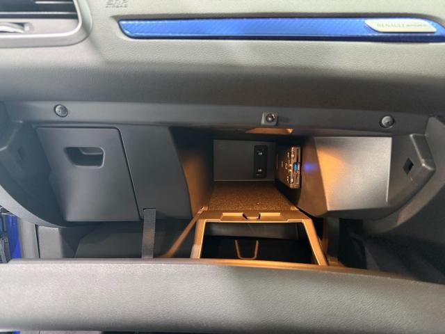 メガーヌ ＧＴ　シートヒーター・バックカメラ・禁煙・フロアマット（11枚目）