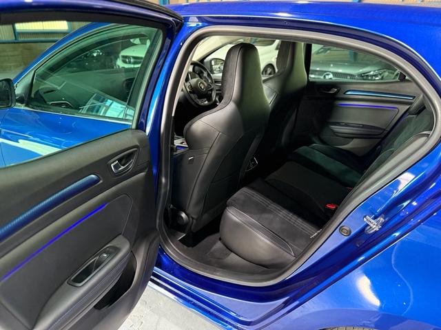 メガーヌ ＧＴ　シートヒーター・バックカメラ・禁煙・フロアマット（18枚目）