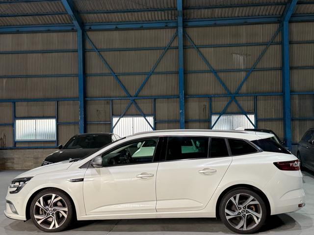 メガーヌ スポーツツアラー　ＧＴ　プッシュスタート・パドルシフト・ブラインドスポットワーニング・イージーパーキングアシスト（8枚目）