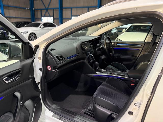 メガーヌ スポーツツアラー　ＧＴ　プッシュスタート・パドルシフト・ブラインドスポットワーニング・イージーパーキングアシスト（20枚目）