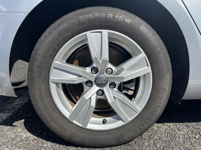 Ａ４アバント ２．０ＴＦＳＩ　アシスタンスｐｋｇ・マトリクスＬＥＤ・バーチャルコックピット・Ａｕｄｉプレセンス・サイドアシスト・アクティブレーンアシスト・アダプティブクルーズコントロール・パワーバックドア・車両取説・スペアキー（29枚目）