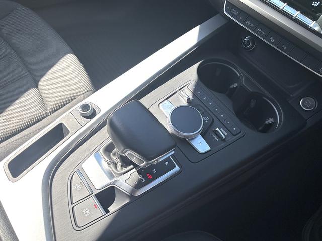 Ａ４アバント ２．０ＴＦＳＩ　アシスタンスｐｋｇ・マトリクスＬＥＤ・バーチャルコックピット・Ａｕｄｉプレセンス・サイドアシスト・アクティブレーンアシスト・アダプティブクルーズコントロール・パワーバックドア・車両取説・スペアキー（63枚目）