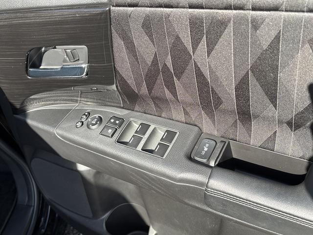 オデッセイ アブソルート・ＥＸホンダセンシング　４ＷＤ・両側電動ドア・純正ナビ・後席モニター・全周囲カメラ・バックカメラ・スマートパーキングアシスト・ブラインドスポット・クルーズコントロール・ヒーター付パワーシート・３ゾーンエアコン・ＥＴＣ（30枚目）