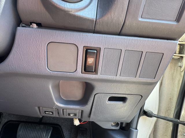 ランドクルーザープラド ＴＸ　ＮＯＸ－ＰＭ適合／丸目変換／ターボタイマー／ＥＴＣ／茶シートカバー／ディーゼル適合車／証明書付／Ｔベルト交換履歴有（9枚目）