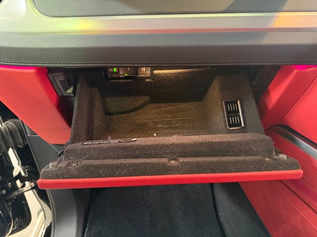 Ｇクラス Ｇ６３　ＡＭＧレザーエクスクルーシブパッケージ　赤本革シート／３６０°ドラレコ／レーダー探知機／ＴＶキャンセラー（17枚目）