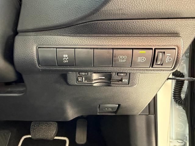 カローラ ハイブリッド　ダブルバイビー　ワンオーナー／純正ナビ／ａｐｐｌｅｃａｒｐｌａｙ／ドラレコ／走行中視聴可／ハーフレザーシート／ＥＴＣ（8枚目）