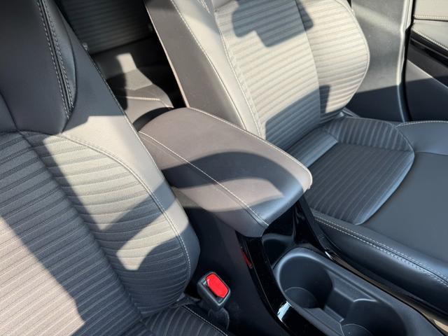 カローラ ハイブリッド　ダブルバイビー　ワンオーナー／純正ナビ／ａｐｐｌｅｃａｒｐｌａｙ／ドラレコ／走行中視聴可／ハーフレザーシート／ＥＴＣ（13枚目）