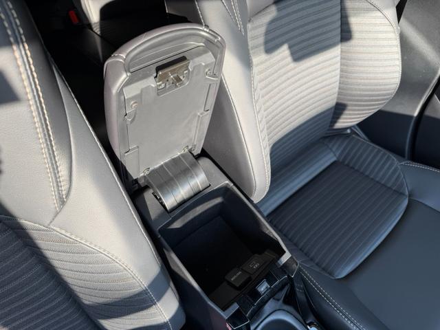 カローラ ハイブリッド　ダブルバイビー　ワンオーナー／純正ナビ／ａｐｐｌｅｃａｒｐｌａｙ／ドラレコ／走行中視聴可／ハーフレザーシート／ＥＴＣ（14枚目）