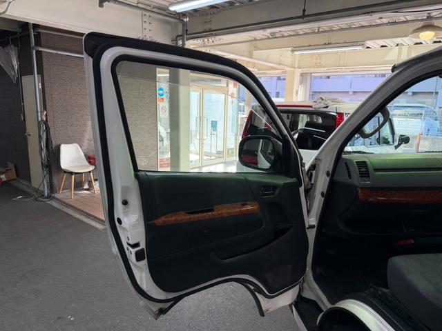 ハイエースバン ロングDX GLパッケージ 4型ルック/9人乗り/ワンオーナー/ETC/ブラックヘッドライト/フェイスチェンジ(25枚目)