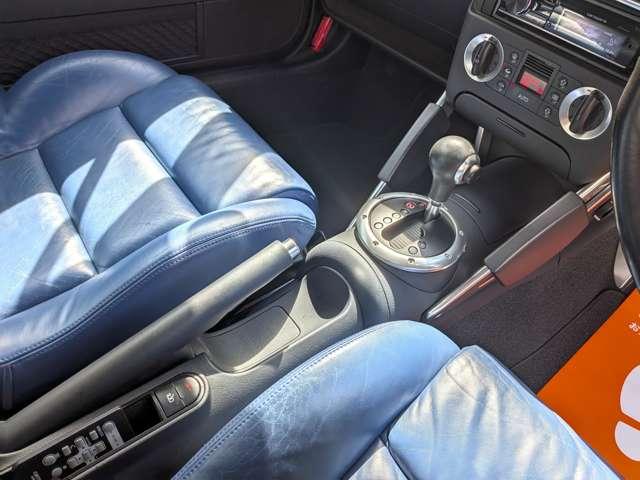 ＴＴクーペ １．８Ｔ　Ｓライン　特別限定車　ユーザーダイレクト販売車／１．８ターボＳラインリミテッド／ブルー革シート／室内屋根ルーフライニング新品張替済／純正１８インチアルミ／ステアシフト／シートヒーター／大型リヤスポイラー／アドバンスキー２個（24枚目）