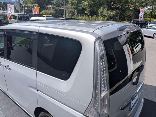 セレナ ２０Ｘ　Ｓ－ハイブリッド　８人乗り／スマートキー／ナビ地デジバックカメラ／パワースライドドア／社外アルミ／オートクルーズコントロール／ＥＴＣ／プライバシーガラス／レーンディパーチャーアラート／アイドリングストップ（13枚目）