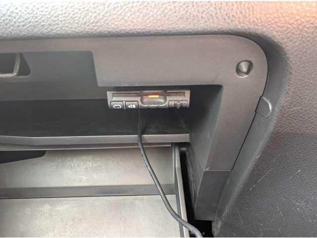 セレナ ２０Ｘ　Ｓ－ハイブリッド　８人乗り／スマートキー／ナビ地デジバックカメラ／パワースライドドア／社外アルミ／オートクルーズコントロール／ＥＴＣ／プライバシーガラス／レーンディパーチャーアラート／アイドリングストップ（21枚目）