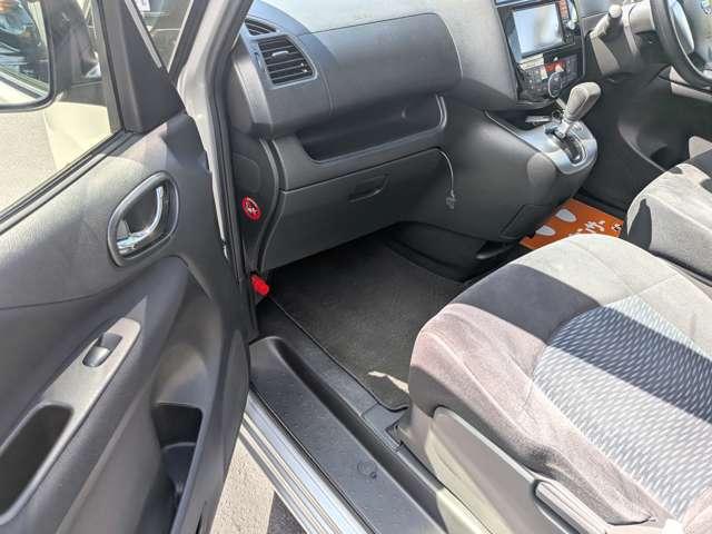 セレナ ２０Ｘ　Ｓ－ハイブリッド　８人乗り／スマートキー／ナビ地デジバックカメラ／パワースライドドア／社外アルミ／オートクルーズコントロール／ＥＴＣ／プライバシーガラス／レーンディパーチャーアラート／アイドリングストップ（22枚目）