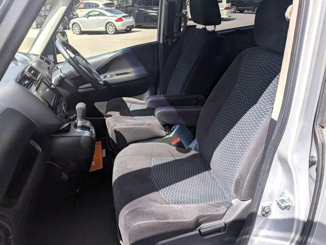 セレナ ２０Ｘ　Ｓ－ハイブリッド　８人乗り／スマートキー／ナビ地デジバックカメラ／パワースライドドア／社外アルミ／オートクルーズコントロール／ＥＴＣ／プライバシーガラス／レーンディパーチャーアラート／アイドリングストップ（23枚目）