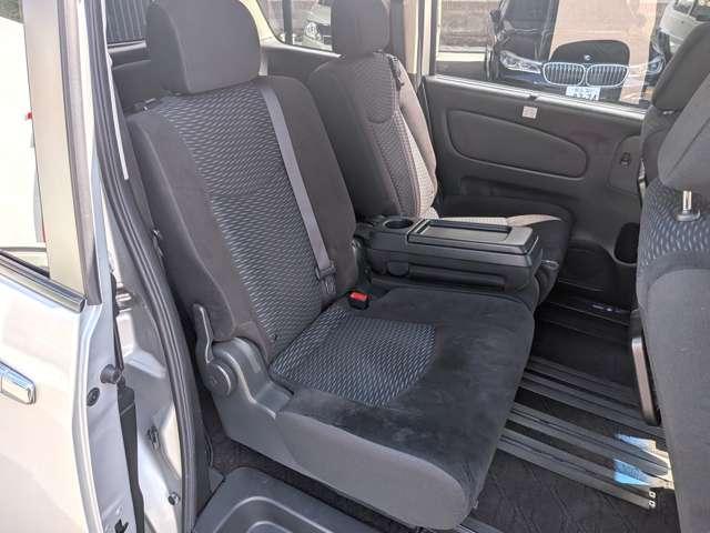 セレナ ２０Ｘ　Ｓ－ハイブリッド　８人乗り／スマートキー／ナビ地デジバックカメラ／パワースライドドア／社外アルミ／オートクルーズコントロール／ＥＴＣ／プライバシーガラス／レーンディパーチャーアラート／アイドリングストップ（27枚目）