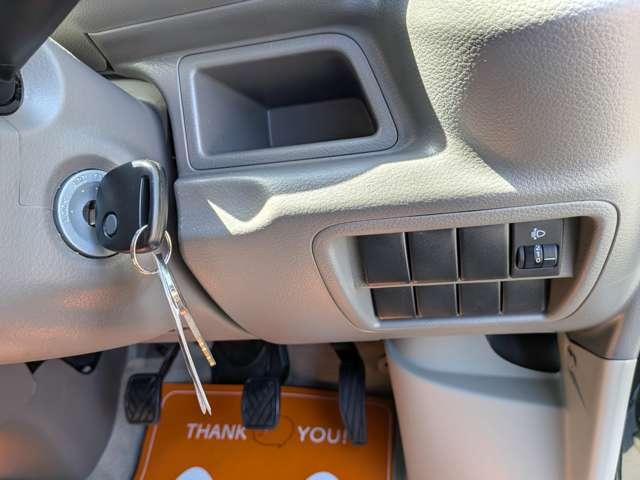 ＮＶ１００クリッパーバン ＧＸ　ハイルーフ　ハイルーフＧＸグレード車高調／ブリッツ製／純正ＳＤナビ地デジ／ローダウン／車高ご希望／キーレス／ＥＴＣ／ＵＳＢポート付き／リヤヒーター付き／リヤカーフィルム付き／オーバーヘッドコンソール付（16枚目）