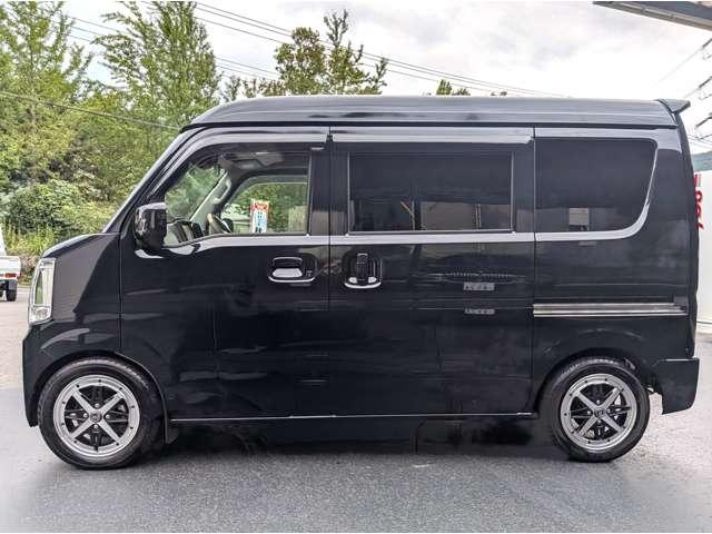 エブリイ ジョインターボ　ハイルーフ　４ＷＤ　ライトカスタム／当店デモカー社外品数点付／ローダウン／黒革調シート／１４ＲＸ－２アルミ／ワイドナビ地デジ／ＬＥＤ／ＹＯＫＯＨＡＭＡラジアルＳ３０６タイヤ／オプション４０万付き／リヤスポイラー／ダッシュ（6枚目）