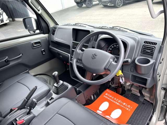 スーパーキャリイ Ｘリミテッド　３方開　４ＷＤ　Ｒ７／３月車／ライトカスタム４ＷＤ／５速／ＭＵＤバーンブラックアルミ／ＬＥＤライト＆ＬＥＤフォグ／横浜ジオランダーＫＴタイヤ／スズキセーフティサポート／キーレスエントリー／切替式４ＷＤ（3枚目）