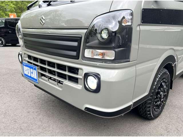 スーパーキャリイ Ｘリミテッド　３方開　４ＷＤ　Ｒ７／３月車／ライトカスタム４ＷＤ／５速／ＭＵＤバーンブラックアルミ／ＬＥＤライト＆ＬＥＤフォグ／横浜ジオランダーＫＴタイヤ／スズキセーフティサポート／キーレスエントリー／切替式４ＷＤ（6枚目）