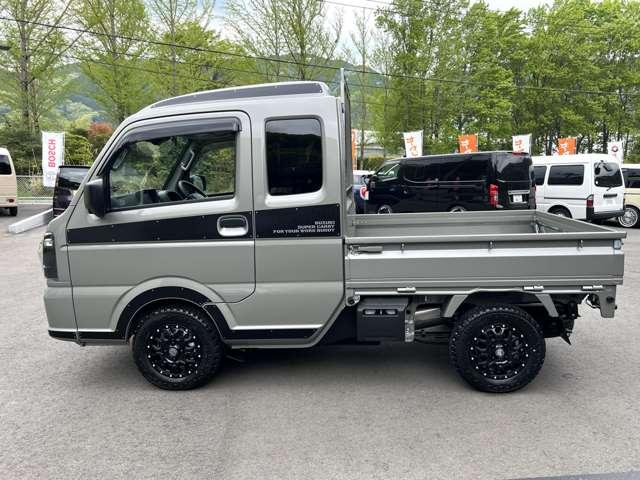 スーパーキャリイ Ｘリミテッド　３方開　４ＷＤ　Ｒ７／３月車／ライトカスタム４ＷＤ／５速／ＭＵＤバーンブラックアルミ／ＬＥＤライト＆ＬＥＤフォグ／横浜ジオランダーＫＴタイヤ／スズキセーフティサポート／キーレスエントリー／切替式４ＷＤ（8枚目）
