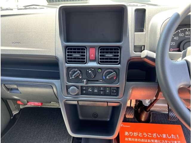 スーパーキャリイ Ｘリミテッド　３方開　４ＷＤ　Ｒ７／３月車／ライトカスタム４ＷＤ／５速／ＭＵＤバーンブラックアルミ／ＬＥＤライト＆ＬＥＤフォグ／横浜ジオランダーＫＴタイヤ／スズキセーフティサポート／キーレスエントリー／切替式４ＷＤ（17枚目）