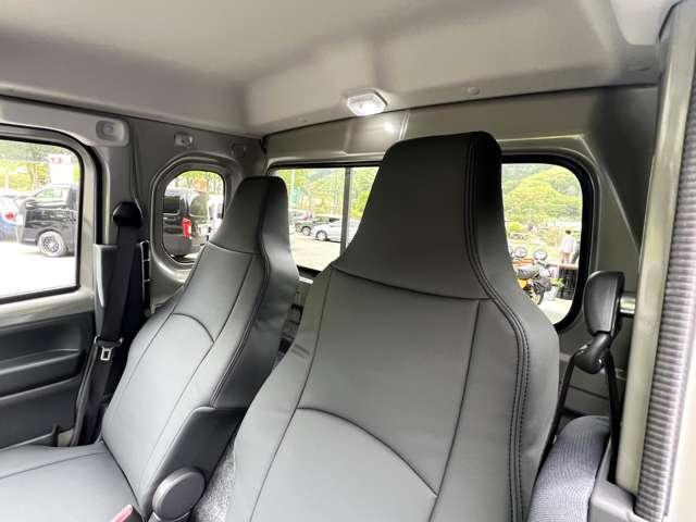スーパーキャリイ Ｘリミテッド　３方開　４ＷＤ　Ｒ７／３月車／ライトカスタム４ＷＤ／５速／ＭＵＤバーンブラックアルミ／ＬＥＤライト＆ＬＥＤフォグ／横浜ジオランダーＫＴタイヤ／スズキセーフティサポート／キーレスエントリー／切替式４ＷＤ（25枚目）