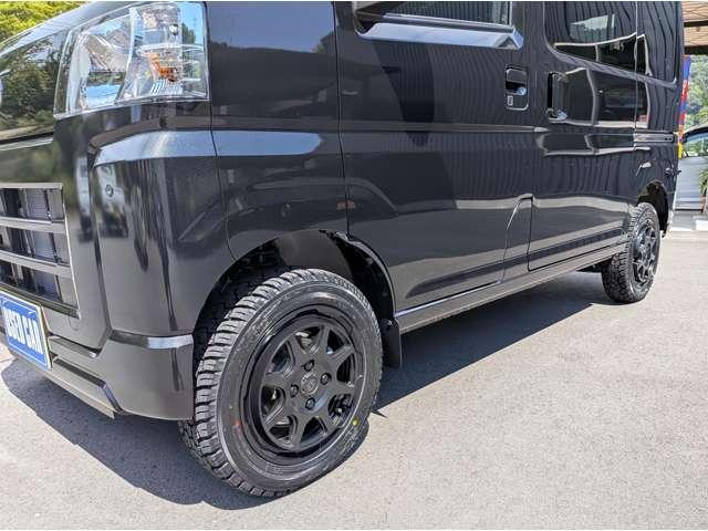 ハイゼットカーゴ クルーズターボ　４ＷＤ　ライトカスタム／ワイドナビ／リフトアップ／社外Ｗｅｄｓ１４ＭＵＤブラックアルミ／ＹＯＫＯＨＡＭＡジオランダーオールテレーンタイヤ／オプション４１万付き／オールＬＥＤ／リヤスポイラー／ジュータンマット／（9枚目）
