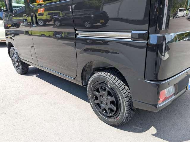 ハイゼットカーゴ クルーズターボ　４ＷＤ　ライトカスタム／ワイドナビ／リフトアップ／社外Ｗｅｄｓ１４ＭＵＤブラックアルミ／ＹＯＫＯＨＡＭＡジオランダーオールテレーンタイヤ／オプション４１万付き／オールＬＥＤ／リヤスポイラー／ジュータンマット／（10枚目）