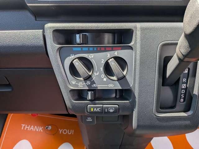 ハイゼットカーゴ クルーズターボ　４ＷＤ　ライトカスタム／ワイドナビ／リフトアップ／社外Ｗｅｄｓ１４ＭＵＤブラックアルミ／ＹＯＫＯＨＡＭＡジオランダーオールテレーンタイヤ／オプション４１万付き／オールＬＥＤ／リヤスポイラー／ジュータンマット／（18枚目）