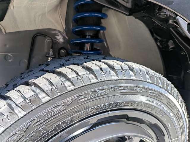 ハイゼットカーゴ クルーズターボ　４ＷＤ　ライトカスタム／ワイドナビ／リフトアップ／社外Ｗｅｄｓ１４ＭＵＤブラックアルミ／ＹＯＫＯＨＡＭＡジオランダーオールテレーンタイヤ／オプション４１万付き／オールＬＥＤ／リヤスポイラー／ジュータンマット／（34枚目）