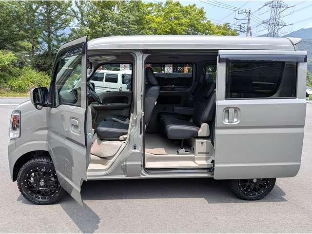 エブリイ ジョインターボ　ハイルーフ　４ＷＤ　リフトＵＰ／黒革調シート／１４ＭＵＤアルミ／ＬＥＤ／ライトカスタム／ワイドナビ／ＹＯＫＯＨＡＭＡジオランダーオールテレーンタイヤ／オプション４０万付き／オールＬＥＤ／リヤスポイラー／ジュータンマット／（23枚目）