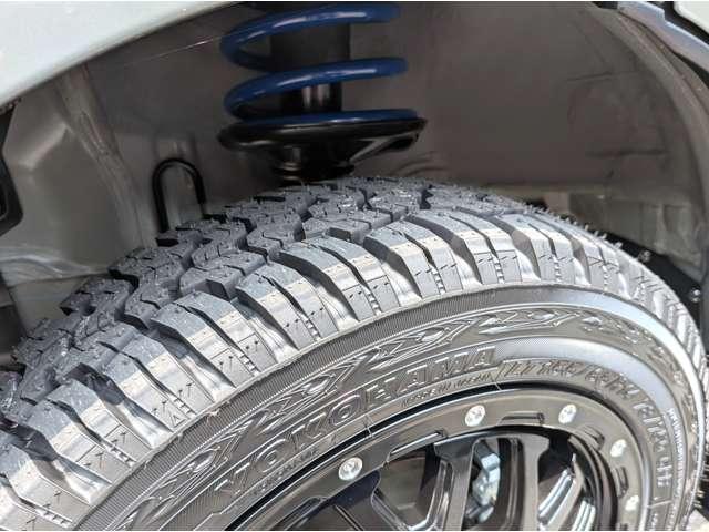 エブリイ ジョインターボ　ハイルーフ　４ＷＤ　リフトＵＰ／黒革調シート／１４ＭＵＤアルミ／ＬＥＤ／ライトカスタム／ワイドナビ／ＹＯＫＯＨＡＭＡジオランダーオールテレーンタイヤ／オプション４０万付き／オールＬＥＤ／リヤスポイラー／ジュータンマット／（32枚目）