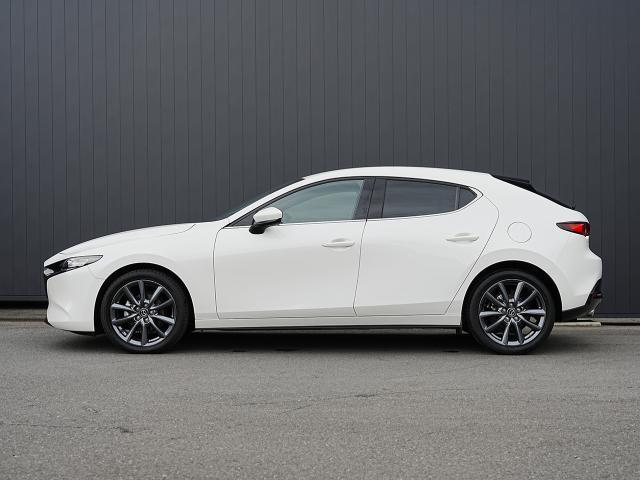 MAZDA3ファストバック 15Sツーリング 衝突被害軽減システム アダプティブクルーズコントロール 全周囲カメラ オートマチックハイビーム バックカメラ オートライト LEDヘッドランプ ETC Bluetooth(3枚目)