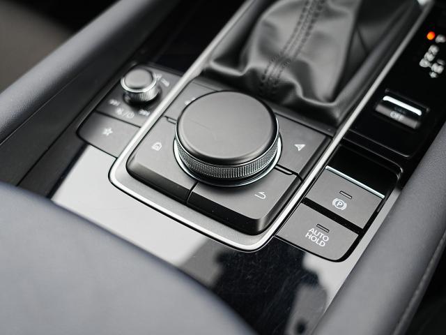 MAZDA3ファストバック 15Sツーリング 衝突被害軽減システム アダプティブクルーズコントロール 全周囲カメラ オートマチックハイビーム バックカメラ オートライト LEDヘッドランプ ETC Bluetooth(12枚目)