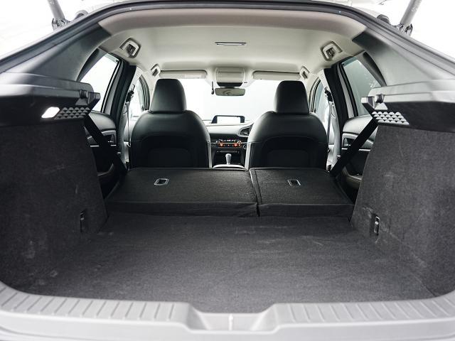 ��^�̃X�[�c�P�[�X��A��ʓI�ȃx�r�[�J�[���ςݍ��߂���p�I�ȍL������������Q�b�W���[���ł��B�㕔���Ȃ�|���΂�������̉ו���ς߂�t���b�g�ȃ��Q�b�W�X�y�[�X�ɂȂ�܂��B