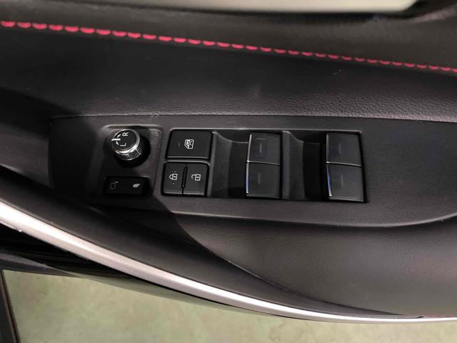 パワーウィンドウのスイッチですよ。運転席に居ながら窓を開け閉めのコントロールできますよ。