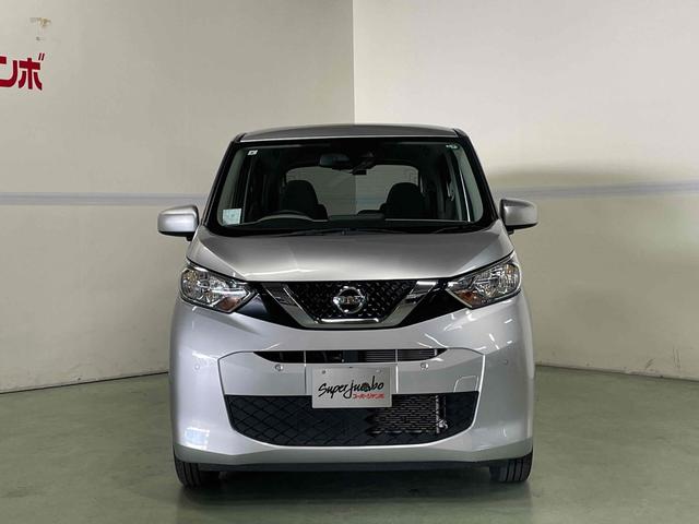 デイズ Ｘ　ドライブレコーダー　ＥＴＣ　ナビ　クリアランスソナー　衝突被害軽減システム　オートライト　スマートキー　アイドリングストップ　電動格納ミラー　ベンチシート　ＣＶＴ　盗難防止システム　ＡＢＳ　ＥＳＣ（8枚目）