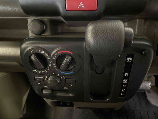 エブリイ ＰＡリミテッド　両側スライドドア　オートライト　キーレスエントリー　ＡＴ　盗難防止システム　ＡＢＳ　ＥＳＣ　衝突安全ボディ　エアコン　パワーステアリング　パワーウィンドウ（16枚目）