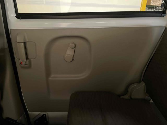 エブリイ ＰＡリミテッド　両側スライドドア　オートライト　キーレスエントリー　ＡＴ　盗難防止システム　ＡＢＳ　ＥＳＣ　衝突安全ボディ　エアコン　パワーステアリング　パワーウィンドウ（39枚目）