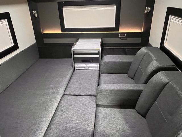 ＧＬ　ＲＶトラスト　ＴＲ５００Ｃ－ＬＨ　定員４人乗　ワイド　シンク　サブバッテリー　インバーター　バンクベッド　ソファー　家庭用エアコン　ＴＶ　収納ＢＯＸ　　換気扇　ソーラーパネル　外部電源　社外アルミ　ＬＥＤライト(37枚目)