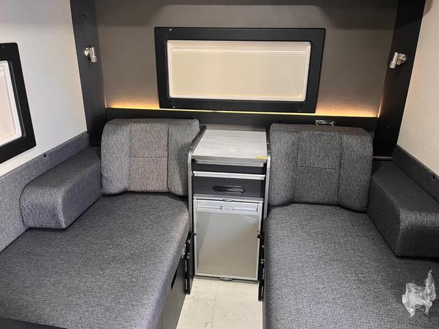 ＧＬ　ＲＶトラスト　ＴＲ５００Ｃ－ＬＨ　定員４人乗　ワイド　シンク　サブバッテリー　インバーター　バンクベッド　ソファー　家庭用エアコン　ＴＶ　収納ＢＯＸ　　換気扇　ソーラーパネル　外部電源　社外アルミ　ＬＥＤライト(40枚目)